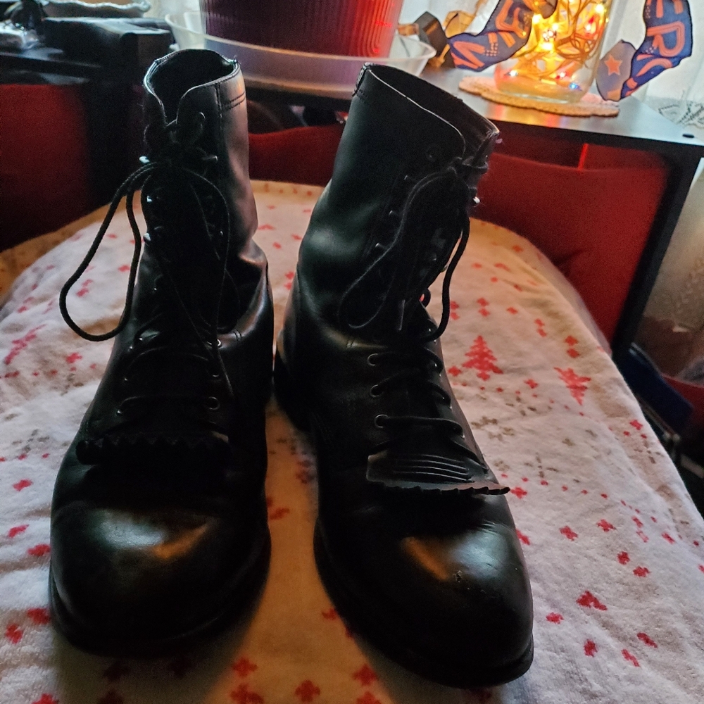 Sleek Black Women's Leather Boots